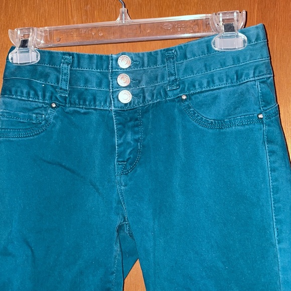 Amethyst Jean - Picture 4 of 5